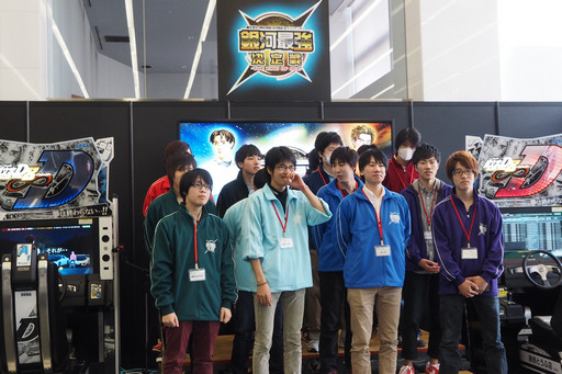 画像ギャラリー No.003のサムネイル画像 / 「頭文字D ARCADE STAGE 8 インフィニティ」全国大会“銀河最強決定戦”では激アツバトルが続出。「湾岸マキシ」とのコラボも発表