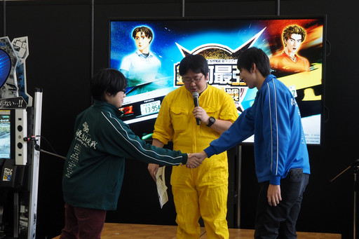 画像ギャラリー No.018のサムネイル画像 / 「頭文字D ARCADE STAGE 8 インフィニティ」全国大会“銀河最強決定戦”では激アツバトルが続出。「湾岸マキシ」とのコラボも発表