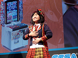 画像ギャラリー No.005のサムネイル画像 / [JAEPO2014]キンタロー。さんがモノマネを交えて初出展のゲームを実演プレイ。セガのキッズカードゲーム「ヒーローバンク アーケード」のステージをレポート