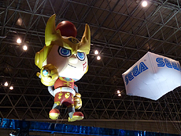 画像ギャラリー No.008のサムネイル画像 / [JAEPO2014]キンタロー。さんがモノマネを交えて初出展のゲームを実演プレイ。セガのキッズカードゲーム「ヒーローバンク アーケード」のステージをレポート