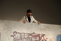 画像ギャラリー No.023のサムネイル画像 / 「進撃の巨人 -自由への咆哮-」,進撃ならぬ“現実の巨人”が恵比寿に出現。和田アキ子さんを起用した新TVCMの発表会をレポート