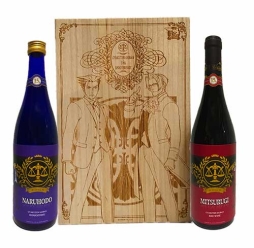 画像ギャラリー No.001のサムネイル画像 / 「逆転裁判」15周年を記念した日本酒と赤ワインが本日から予約開始