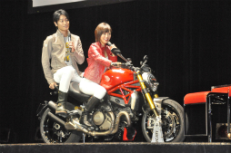 画像ギャラリー No.011のサムネイル画像 / 「モンスターハンター」とドゥカティによるコラボバイクが登場。辻本良三プロデューサーや釈 由美子さん,永井 大さんが登壇したイベントをレポート