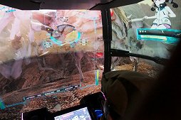 画像ギャラリー No.012のサムネイル画像 / ［JAEPO2014］男の子の夢！　ロボット操縦感覚が存分に味わえる全周囲型スクリーンを採用した「スティールクロニクル ガーネッシュ」プレイレポート