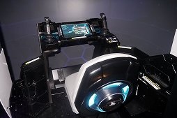 画像ギャラリー No.017のサムネイル画像 / ［JAEPO2014］男の子の夢！　ロボット操縦感覚が存分に味わえる全周囲型スクリーンを採用した「スティールクロニクル ガーネッシュ」プレイレポート