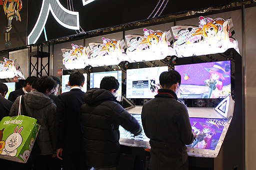 画像ギャラリー No.004のサムネイル画像 / ［JAEPO2014］BEMANIシリーズ最新作「BeatStream」は誰でも手軽に大画面で音楽ゲームが楽しめる。ムービーとミニインタビューも合わせて掲載