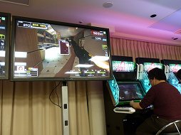 画像ギャラリー No.015のサムネイル画像 / 「LEFT 4 DEAD -生存者たち- ファン感謝祭 in秋葉原」が開催。会場で行われた「全国大学ゲームリーグ」の決勝戦も併せてレポート
