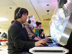 画像ギャラリー No.017のサムネイル画像 / 「LEFT 4 DEAD -生存者たち- ファン感謝祭 in秋葉原」が開催。会場で行われた「全国大学ゲームリーグ」の決勝戦も併せてレポート