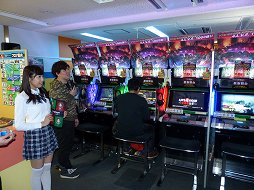 画像ギャラリー No.021のサムネイル画像 / 「LEFT 4 DEAD -生存者たち- ファン感謝祭 in秋葉原」が開催。会場で行われた「全国大学ゲームリーグ」の決勝戦も併せてレポート