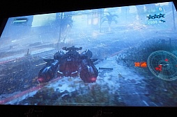 画像ギャラリー No.011のサムネイル画像 / 「バットマン:アーカム・ナイト」の発売記念イベントをレポート。キャットウーマン姿の篠崎 愛さんが4つの究極要素を紹介