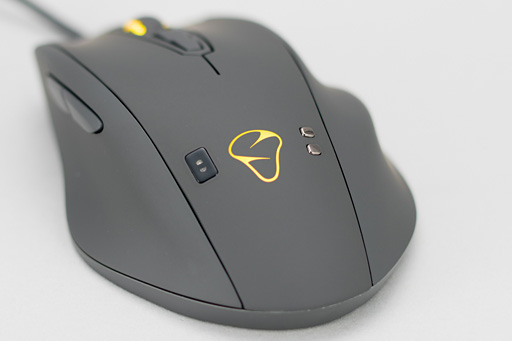 画像ギャラリー No.008のサムネイル画像 / Mionix「NAOS QG」ファーストインプレッション。生体センサー搭載マウスの見た目と握りやすさをまずはチェックする