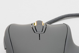 画像ギャラリー No.010のサムネイル画像 / Mionix「NAOS QG」ファーストインプレッション。生体センサー搭載マウスの見た目と握りやすさをまずはチェックする