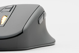 画像ギャラリー No.011のサムネイル画像 / Mionix「NAOS QG」ファーストインプレッション。生体センサー搭載マウスの見た目と握りやすさをまずはチェックする