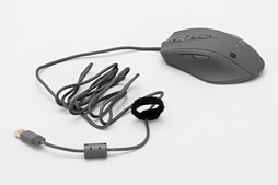 画像ギャラリー No.017のサムネイル画像 / Mionix「NAOS QG」ファーストインプレッション。生体センサー搭載マウスの見た目と握りやすさをまずはチェックする