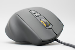 画像ギャラリー No.023のサムネイル画像 / Mionix「NAOS QG」ファーストインプレッション。生体センサー搭載マウスの見た目と握りやすさをまずはチェックする