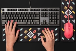 画像ギャラリー No.002のサムネイル画像 / マウスとほぼ同じ4色カラバリ展開。Mionixのキーボード用パームレスト兼マウスパッドがやはり派手な見た目で国内発売