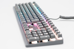 画像ギャラリー No.017のサムネイル画像 / Mionix製キーボード「WEI」レビュー。見た目重視のブランドは,「Cherry MX RGB Red」キースイッチ搭載モデルをどう仕上げたか