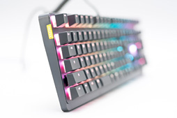 画像ギャラリー No.032のサムネイル画像 / Mionix製キーボード「WEI」レビュー。見た目重視のブランドは,「Cherry MX RGB Red」キースイッチ搭載モデルをどう仕上げたか