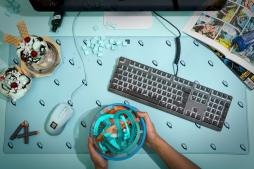 画像ギャラリー No.008のサムネイル画像 / Mionix,「史上最もイカす」と謳う超大型マウスパッドを発表。5色展開