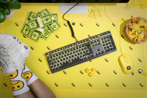 画像ギャラリー No.011のサムネイル画像 / Mionix,「史上最もイカす」と謳う超大型マウスパッドを発表。5色展開