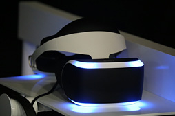 画像ギャラリー No.003のサムネイル画像 / ［GDC 2014］PS4向けの仮想現実対応HMD「Project Morpheus」を試してみた。実現した「殴れる仮想空間」をムービーでチェック