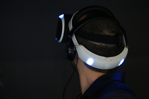 画像ギャラリー No.005のサムネイル画像 / ［GDC 2014］PS4向けの仮想現実対応HMD「Project Morpheus」を試してみた。実現した「殴れる仮想空間」をムービーでチェック