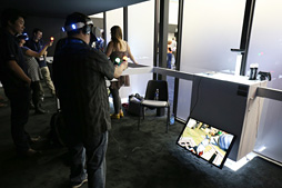 画像ギャラリー No.009のサムネイル画像 / ［GDC 2014］PS4向けの仮想現実対応HMD「Project Morpheus」を試してみた。実現した「殴れる仮想空間」をムービーでチェック