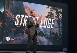 画像ギャラリー No.002のサムネイル画像 / ［E3 2014］ソニーのVR対応型HMD「Morpheus」，その新作デモ2作品をレポート。路面スレスレを滑走し，恐竜と間近に触れ合える迫力の超体験だ
