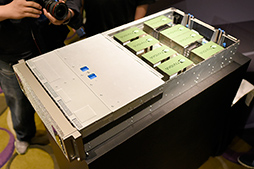 画像ギャラリー No.009のサムネイル画像 / ［COMPUTEX］NVIDIAはAIとVR，ゲームの世界で「誰にも作れないもの」を作る。総帥ジェンスン・フアン氏，オンステージ