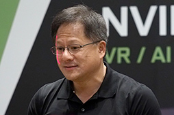 画像ギャラリー No.011のサムネイル画像 / ［COMPUTEX］NVIDIAはAIとVR，ゲームの世界で「誰にも作れないもの」を作る。総帥ジェンスン・フアン氏，オンステージ