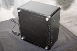 画像ギャラリー No.006のサムネイル画像 / ZOTAC創業10周年記念。GTX 1080と4コアCore i7を液冷する小型PC「MAGNUS EN1080」など3製品が登場