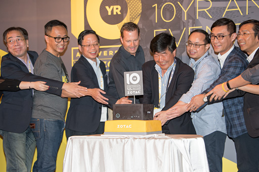 画像ギャラリー No.010のサムネイル画像 / ZOTAC創業10周年記念。GTX 1080と4コアCore i7を液冷する小型PC「MAGNUS EN1080」など3製品が登場