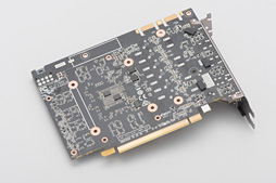 画像ギャラリー No.015のサムネイル画像 / GTX 1080搭載なのにカード長は約21cm。「ZOTAC GeForce GTX 1080 Mini 8GB」を使ってみた