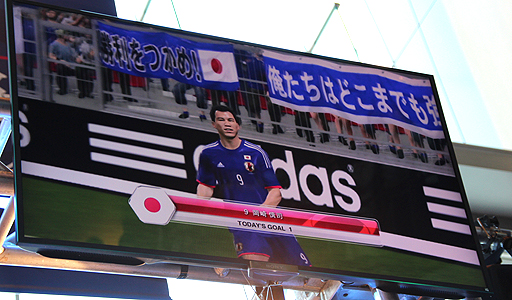 画像ギャラリー No.006のサムネイル画像 / 「ワールドサッカー ウイニングイレブン 2014 蒼き侍の挑戦」を使った対ブラジル戦のシミュレーションも披露。「夢を力に2014 サッカー日本代表戦応援イベント」が開催中