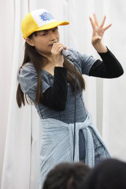 画像ギャラリー No.008のサムネイル画像 / 今井麻美さんとnaoさんが秋葉原で熱唱。「激神ブラックハート」&「ネプテューヌRe;Birth2」OPテーマソング発売記念イベントレポート