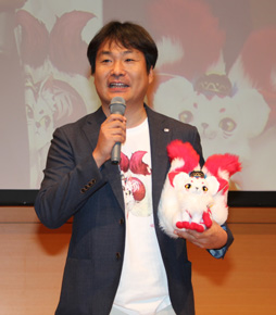 画像ギャラリー No.007のサムネイル画像 / 「討鬼伝 極」完成発表会の模様をレポート。新鬼「カゼヌイ」にゲストの椿姫彩菜さん,「麒麟」川島さん,「スリムクラブ」真栄田さんが挑戦