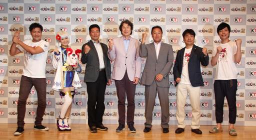 画像ギャラリー No.049のサムネイル画像 / 「討鬼伝 極」完成発表会の模様をレポート。新鬼「カゼヌイ」にゲストの椿姫彩菜さん，「麒麟」川島さん，「スリムクラブ」真栄田さんが挑戦