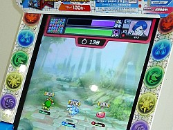 画像ギャラリー No.005のサムネイル画像 / いよいよ稼働開始となった「パズドラZ テイマーバトル」。モンスターチケットによる新たな遊びを取り入れた,「パズドラ」シリーズ最新作がアーケードに登場