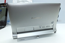 画像ギャラリー No.011のサムネイル画像 / 折りたたみ式スタンド付きタブレット「YOGA Tablet 2」発表。ほぼ同一スペックでWindows 8.1モデルとAndroid 4.4モデルを用意