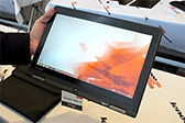 画像ギャラリー No.005のサムネイル画像 / Lenovo,360度回転ヒンジ搭載で4モードに使い分けられる新型2-in-1「ThinkPad Yoga 12」を国内発売