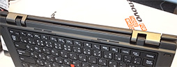 画像ギャラリー No.012のサムネイル画像 / Lenovo,360度回転ヒンジ搭載で4モードに使い分けられる新型2-in-1「ThinkPad Yoga 12」を国内発売