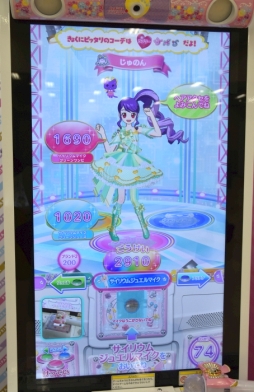 画像ギャラリー No.018のサムネイル画像 / 4月2日から順次稼動のアーケード版「プリパラ」最新弾「レッツ神チャレンジ！」のレポートをお届け。今度は神アイドルに挑戦!?