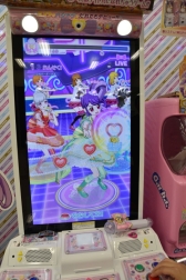 画像ギャラリー No.023のサムネイル画像 / 4月2日から順次稼動のアーケード版「プリパラ」最新弾「レッツ神チャレンジ！」のレポートをお届け。今度は神アイドルに挑戦!?