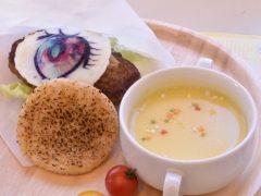 「プリティーオールフレンズバレンタインカフェ」内覧会をレポート。こだわりのコラボメニューが楽しめて，思わずハピラキになる空間