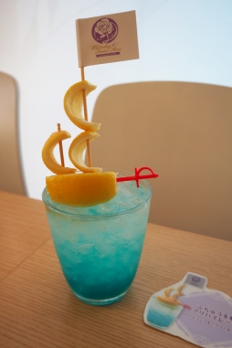 画像ギャラリー No.016のサムネイル画像 / カフェというより,もはやフレンチレストラン。「プリパラ」のコラボカフェ「紫京院ひびきホワイトデーディナーショー」をレポート