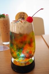 画像ギャラリー No.021のサムネイル画像 / カフェというより,もはやフレンチレストラン。「プリパラ」のコラボカフェ「紫京院ひびきホワイトデーディナーショー」をレポート