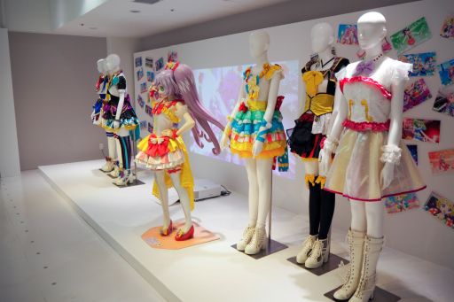 画像ギャラリー No.011のサムネイル画像 / 10周年を記念して開催される「大プリパラ展」をレポート。1000年後のプリパラアイドルと一緒に見どころ満載の展覧会を楽しもう
