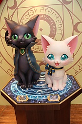 画像ギャラリー No.003のサムネイル画像 / 「白猫プロジェクト」「黒猫のウィズ」「ほしの島のにゃんこ」のコラボカフェが1月30日にオープン。小島瑠璃子さんも駆けつけたオープン記念イベントをレポート