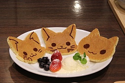 画像ギャラリー No.025のサムネイル画像 / 「白猫プロジェクト」「黒猫のウィズ」「ほしの島のにゃんこ」のコラボカフェが1月30日にオープン。小島瑠璃子さんも駆けつけたオープン記念イベントをレポート