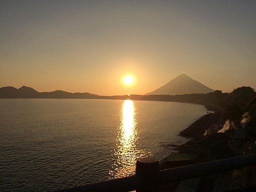 画像ギャラリー No.008のサムネイル画像 / マフィア梶田の二次元が来い！：第278回「砂で蒸されるとレアが出ると噂の指宿流浪人」
